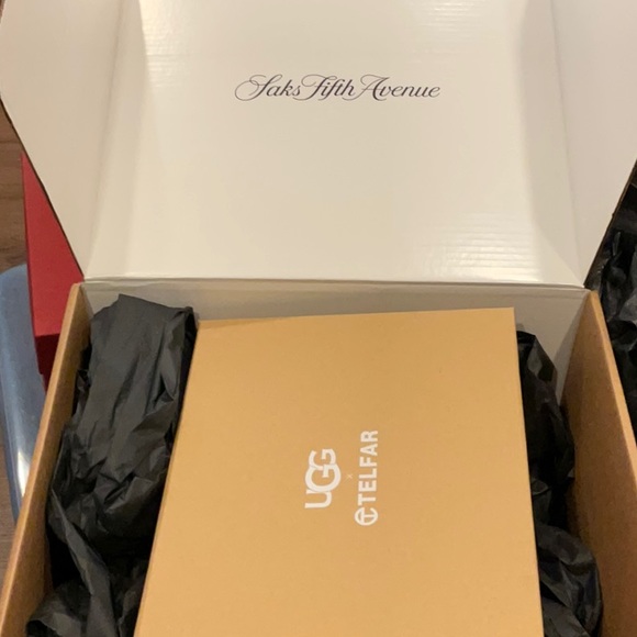 🆕UGG X TELFAR LIMITED EDITION CHESTNUT BROWN MINI TELFAR LOGO CLASSIC SHORT - Picture 3 of 14